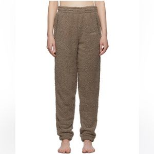 SKIMS NWT Teddy Jogger Lounge Pants with concealed drawstring & Pockets.